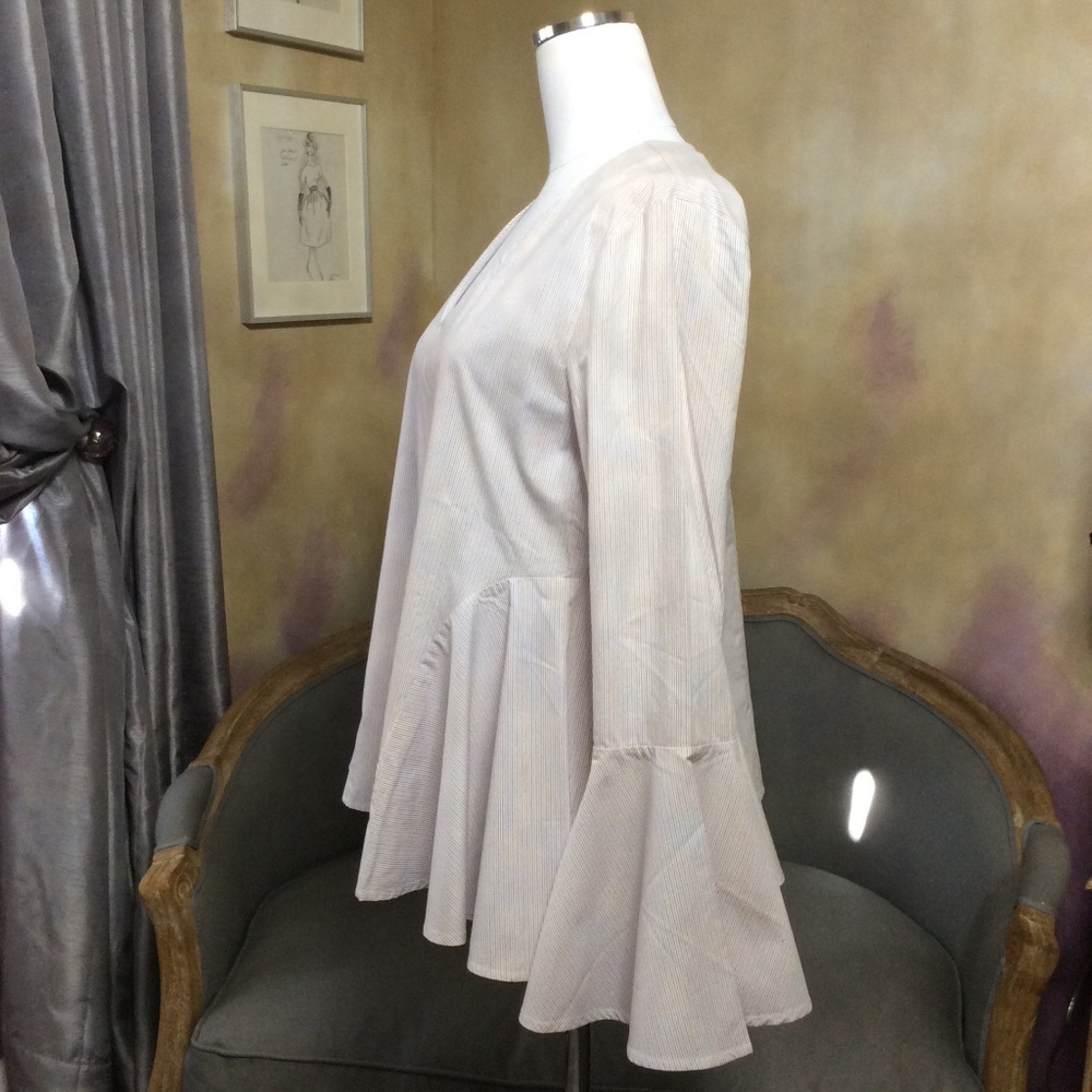 NWT Romeo & Juliet Couture flare blouse, size L